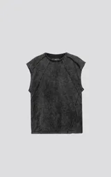 Remera negra sin mangas con efecto gastado, cuello redondo y corte oversize.