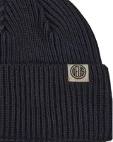 Gorro de lana negro con detalle de etiqueta con logo en el borde.