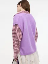 Chaleco sin mangas de cashmere color blanco, con escote en V y tajos laterales.