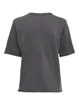 Camiseta gris de algodón con cuello redondo y mangas cortas. Estampado frontal con un dragón, la palabra "Dragon", caracteres orientales y el número 1995.