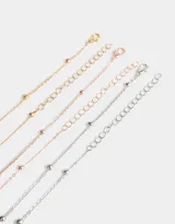 Set de tres collares de cadena con cuentas y dije de mariposa calada con la inscripción 'BFF'. Uno dorado, uno plateado y uno color oro rosa.