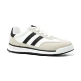 Championes urbanos American Sport, color blanco con detalles en negro y beige. Presentan las tres tiras clásicas de Adidas en color negro.