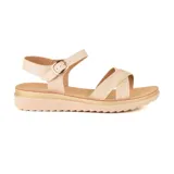 Sandalias plateadas con plataforma baja, tiras cruzadas y hebilla ajustable.