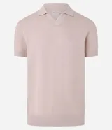 Remera polo de manga corta color beige, con cuello en V.