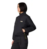 Campera corta Columbia Wallowa Cropp Jacket negra con cuello alto, cierre frontal con cremallera bidireccional, bolsillos laterales con cremallera y dobladillo ajustable con ceñidor.