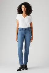 Jeans Levi's 314 Shaping Straight de tiro medio, corte recto, ajustado en cadera y muslos. Confeccionado con tecnología Levi's Sculpt Hypersoft, con tela suave y stretch de soporte.