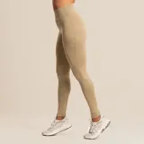 Calza larga color beige, de tiro alto y calce ajustado.