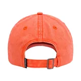 Gorra de gabardina color coral con logo de Caterpillar bordado en blanco en el frente.