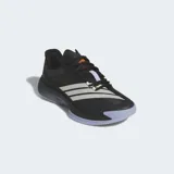 Championes de básquet Adidas Adizero Select 3.0, color negro con detalles plateados. Cuentan con tecnología Lightstrike para amortiguación y exterior textil.