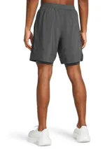 Short de running Under Armour Launch 7 2N1, color azul con detalles en celeste.