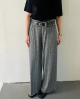 Pantalón palazzo plateado de lurex plisado con cintura elástica y corte amplio.
