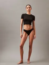 Colaless negra Calvin Klein Ideal Cotton de algodón elástico extra suave, con cintura fina y flexible con logo en el lateral.