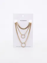 Set de tres collares dorados de diferentes largos, con cadena gruesa, cadena fina y dije de aro.