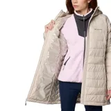 Chaqueta Columbia Powder Lite II Mid para mujer, color beige, con capucha y cierre frontal. Cuenta con tecnología Omni-Heat™ para mantener el calor y Omni-Shield™ para repeler la humedad.