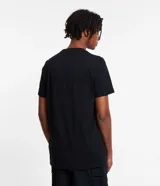 Remera negra de algodón con estampa del logo de Dungeons and Dragons en el frente.