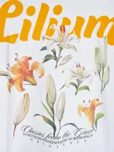 Camiseta blanca de algodón con estampado de flores y texto en la espalda.