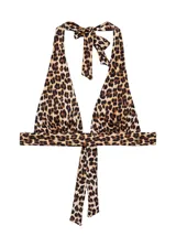 Top de bikini con estampado animal print, corte triangular, tirantes anchos y cierre de lazo en cuello y espalda.