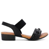 Sandalias negras de cuero con taco bajo y hebilla decorativa.