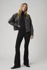 Pantalón de jean negro de tiro alto y corte flare.