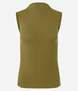 Blusa sin mangas en viscosa color blanco, con cuello alto y textura acanalada.