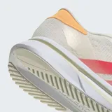 Championes de running Adidas Adizero SL 2, color blanco hueso con tres franjas laterales en rojo degradado. Presentan una mediasuela gruesa con tecnología Lightstrike Pro y detalles en color naranja pálido en el talón.