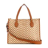 Bolso tote Guess modelo Silvana, con diseño de espiga en tonos beige y marrón. Tiene doble asa corta y correa larga extraíble y ajustable.