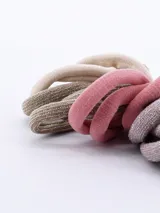 Pack de 18 gomitas de pelo elásticas de distintos colores: beige, marrón, rosa, lila y violeta.