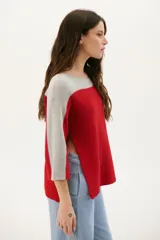Buzo de punto color beige con mangas 3/4 y detalle bitono en cuello y mangas.