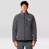 Campera gris con cierre frontal, bolsillos laterales con cierre y logo de la marca en el pecho.