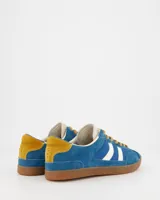 Championes Coolway modelo Kizuna, de caña baja, color azul con detalles en blanco y suela color caramelo.