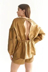 Chaqueta reversible de jacquard y lino color dorado con diseño de ondas.