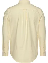 Camisa Tommy Jeans de hombre, corte slim fit, color amarillo con rayas verticales blancas, cuello abotonado, cierre con botones, puños con botones y logo bordado en el pecho.