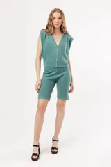 Shorts tipo biker de tejido de punto color beige melange, ajustados al cuerpo.