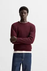 Jersey de hombre color beige, de cashmere, corte regular, cuello redondo y manga larga.