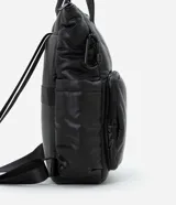Mochila deportiva grande color negro, confeccionada en material sintético. Posee correa de mano y asas para la espalda, bolsillos funcionales y cierre por cremallera.