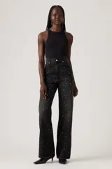 Pantalón de jean negro de corte wide leg con tachas plateadas.