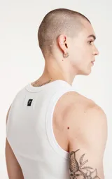 Musculosa blanca de tela Morley con corte slim-fit.