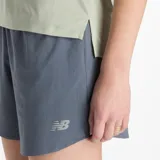 Remera deportiva New Balance color verde claro, de corte clásico, cuello redondo y mangas cortas. Confeccionada en poliéster reciclado con tecnología NB DRYx de secado rápido y logo reflectante en el pecho.