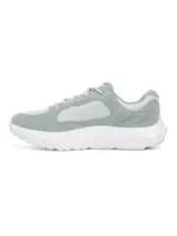 Zapatillas deportivas grises con detalles en celeste, marca Under Armour, modelo Charged Versurge.