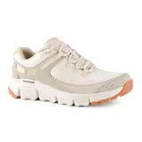 Championes Skechers Summits AT color beige con detalles en naranja. Capellada de malla y material sintético, cordones y plantilla Skechers Memory Foam.
