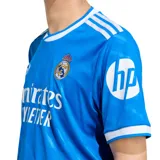 Camiseta de fútbol Adidas del Real Madrid, tercera equipación temporada 25/26. Diseño azul con detalles en blanco, cuello redondo y corte entallado.