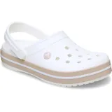 Zuecos Crocs Crocband™ color blanco hueso con una franja verde en la suela.