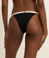 Bombacha de bikini colaless confeccionada en microfibra texturizada color negro con cintura contrastante en blanco.