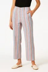 Pantalón de algodón a rayas verticales en tonos azul, rojo y beige, de corte recto y tiro alto.