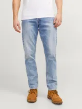 Jean de calce relajado, tiro alto, muslo relajado, rodilla relajada y abertura de pierna suelta. Confeccionado en tejido de sarga stonewash con 50% algodón en conversión, 30% algodón y 20% algodón reciclado.