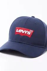Gorra de béisbol azul marino con logo Levi's bordado en rojo y blanco.
