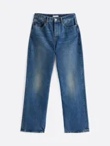 Jean de tejido denim rígido azul, de pierna recta, corte holgado y talle medio.