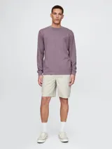 Short de lino color beige con cintura elástica.