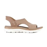 Sandalias Skechers Hands Free Slip-ins Summits Sweetly Evolved color beige con capellada tejida elástica, plantilla Yoga Foam y suela de tracción flexible.