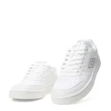 Championes Umbro modelo Milo, color blanco con logo gris en el lateral y lengüeta. Cierre con cordones y suela plana.